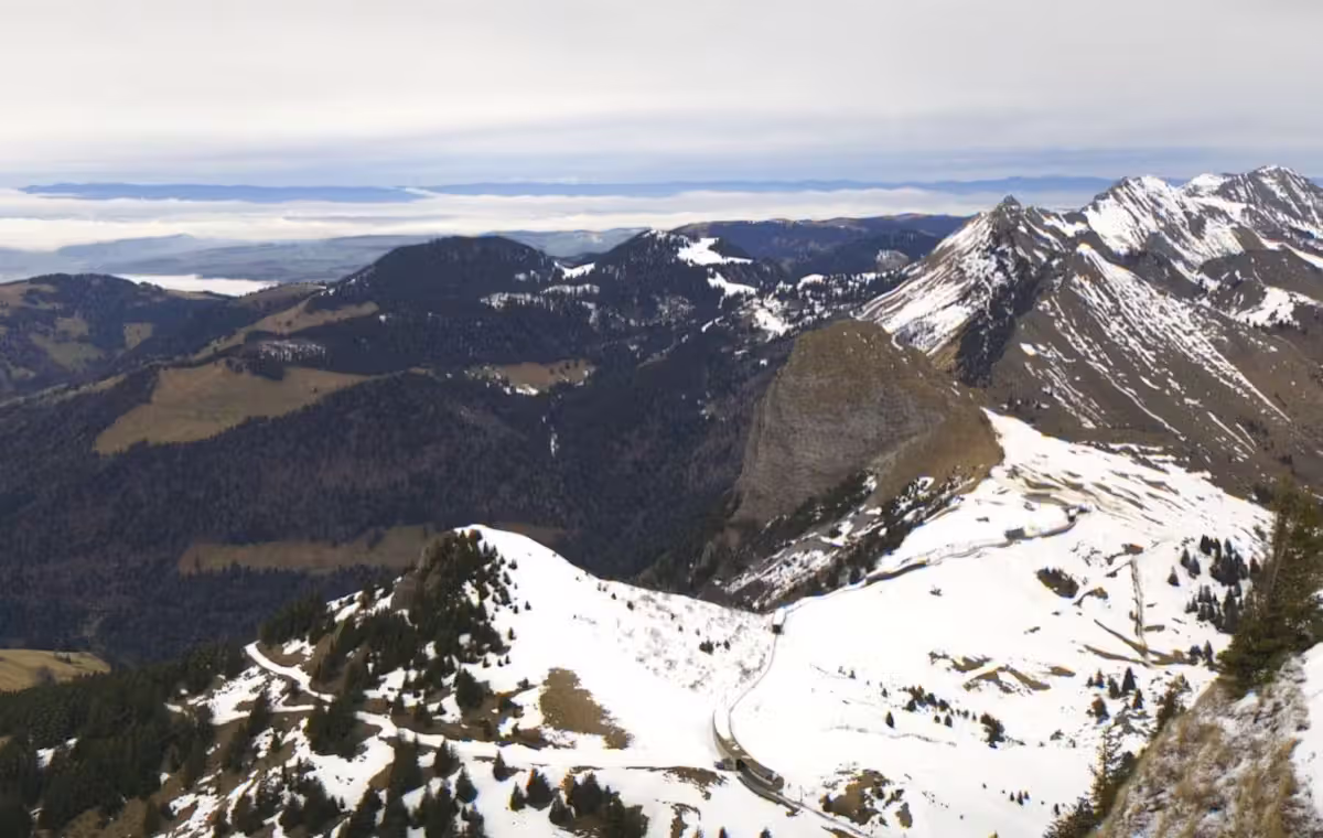 Im Kanton Waadt sind in Rochers-de-Naye oberhalb von Montreux drei Personen tot aufgefunden worden.