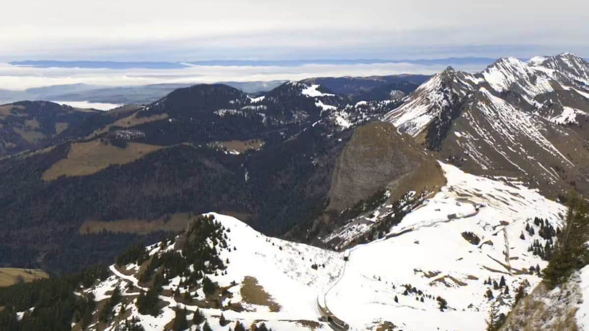 Im Kanton Waadt sind in Rochers-de-Naye oberhalb von Montreux drei Personen tot aufgefunden worden.