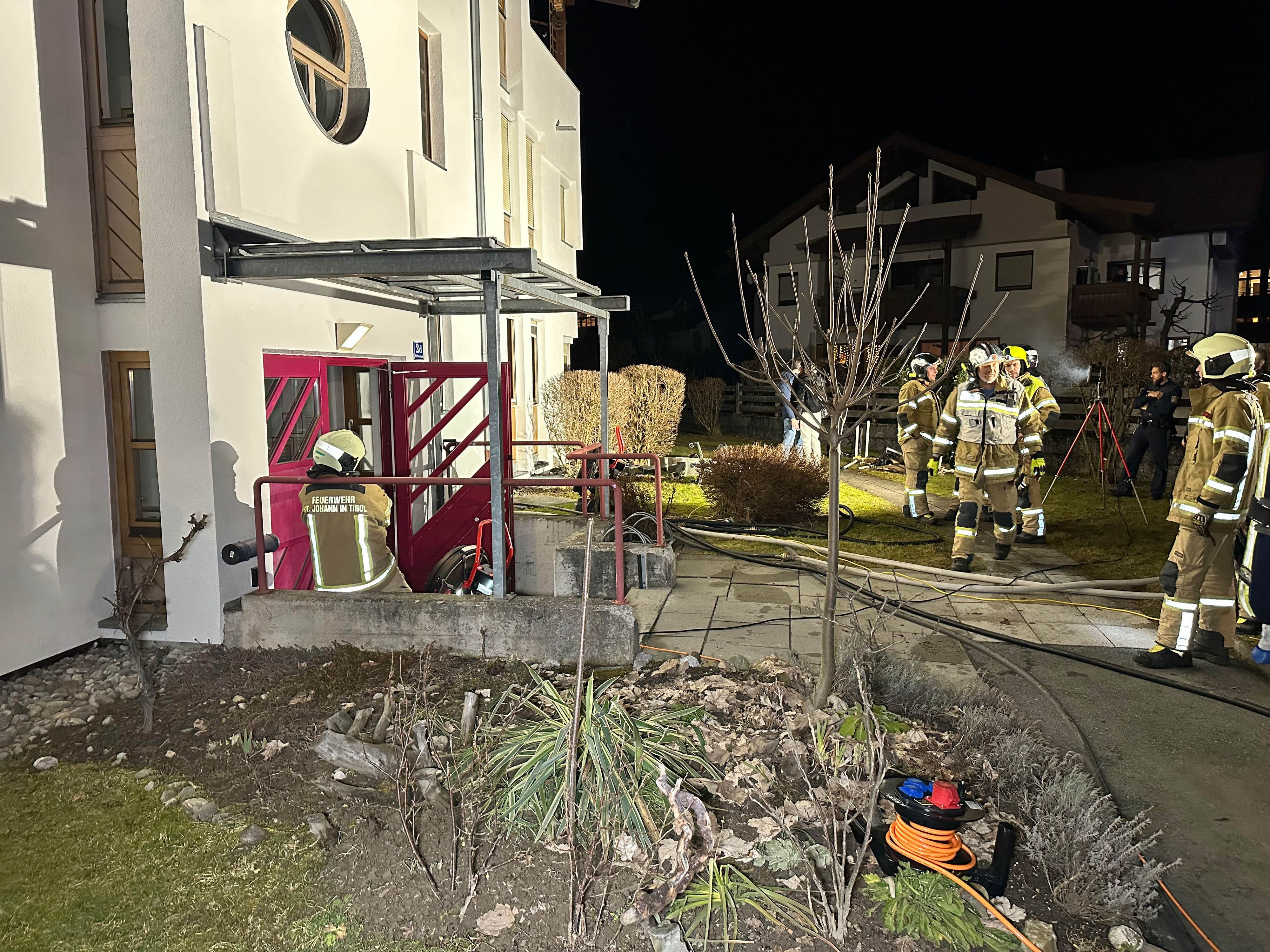 In St. Johann in Tirol kam es am Freitag (09.02.2024) zu einem großen Feuerwehreinsatz. 