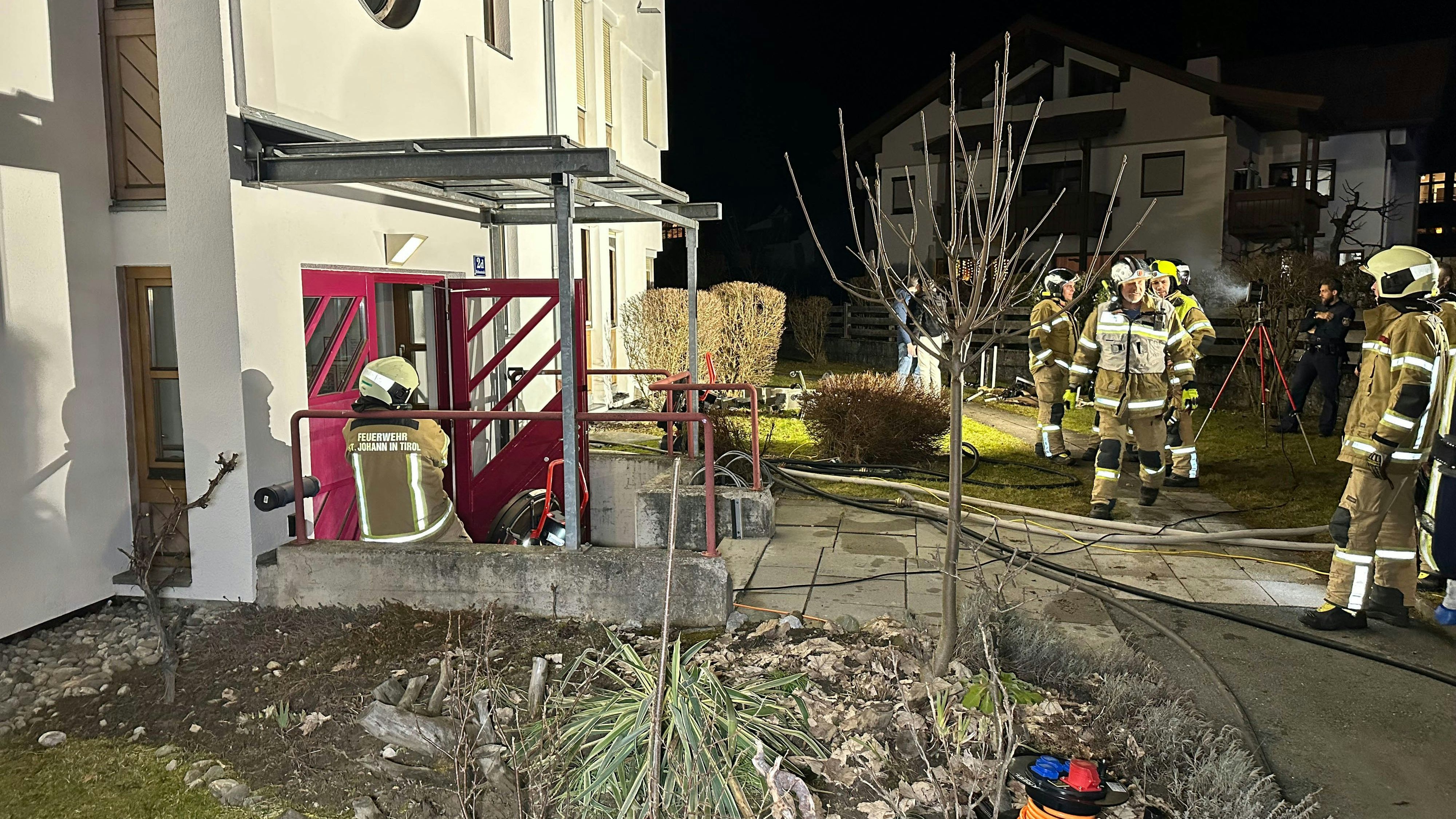 In St. Johann in Tirol kam es am Freitag (09.02.2024) zu einem großen Feuerwehreinsatz. 