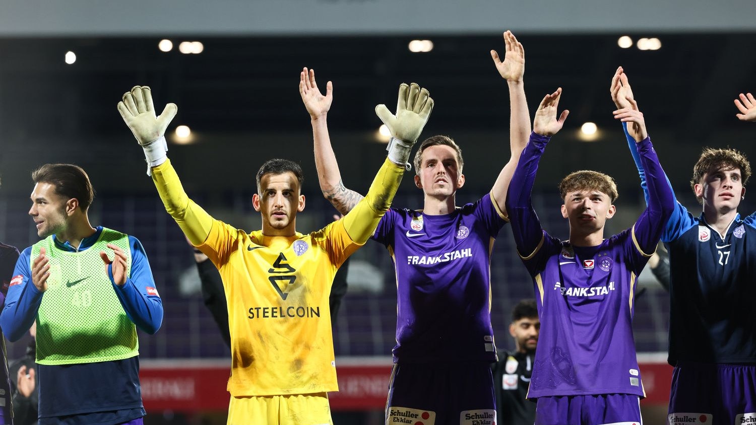 Die Wiener Austria feiert einen Sieg gegen Hartberg. 