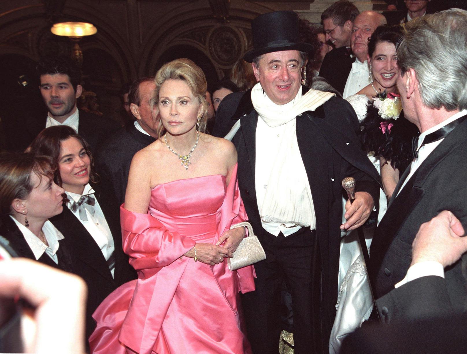 Richard Lugner erschien 1999 mit Oscar-Preisträgerin Faye Dunaway.