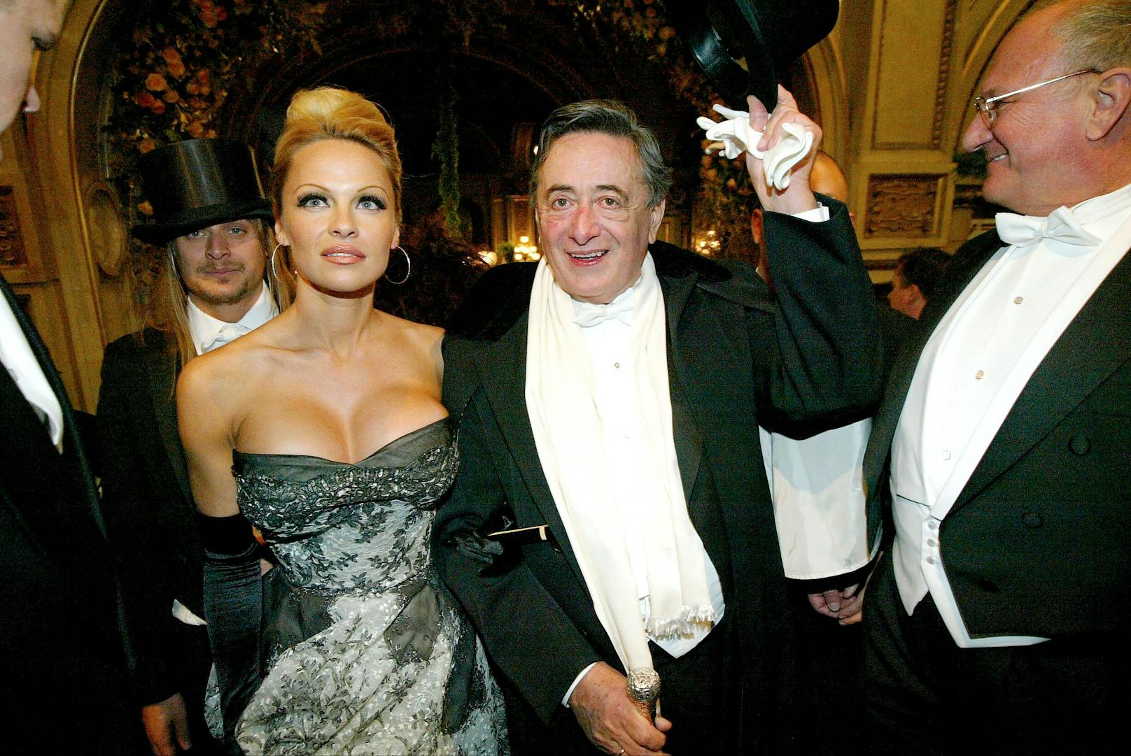 2003 durften Pamela Anderson und ihr damaliger Partner Kid Rock den Society-Löwen zum Opernball begleiten.