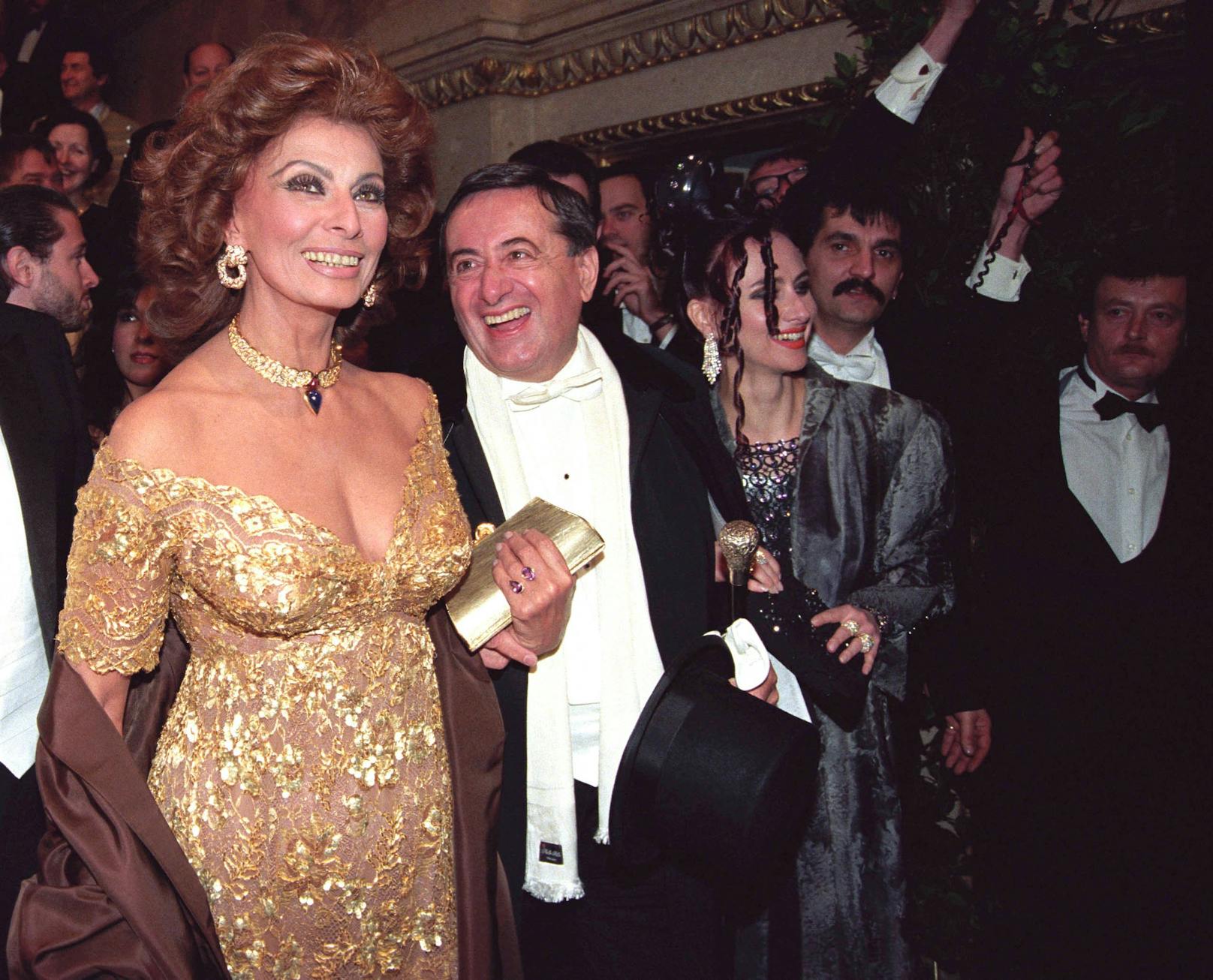 Sophia Loren war 1995 beim Opernball mit Lugner dabei. Sie zählte zu einem seiner Lieblingsgäste.