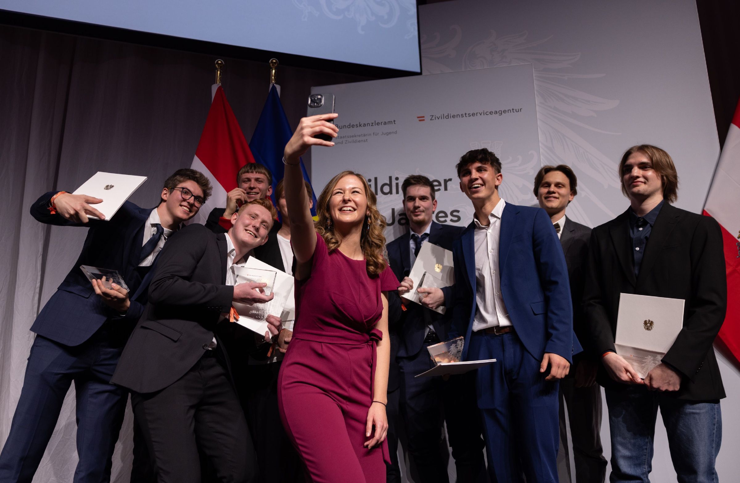 Claudia Plakolms Zivildiener-Ehrung ging ordentlich ins Steuergeld.