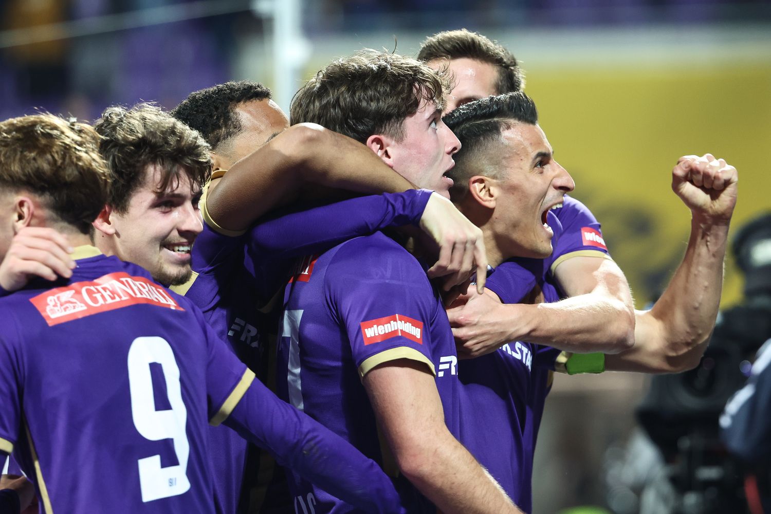 Großer Jubel bei der Wiener Austria nach dem klaren Heimsieg. 
