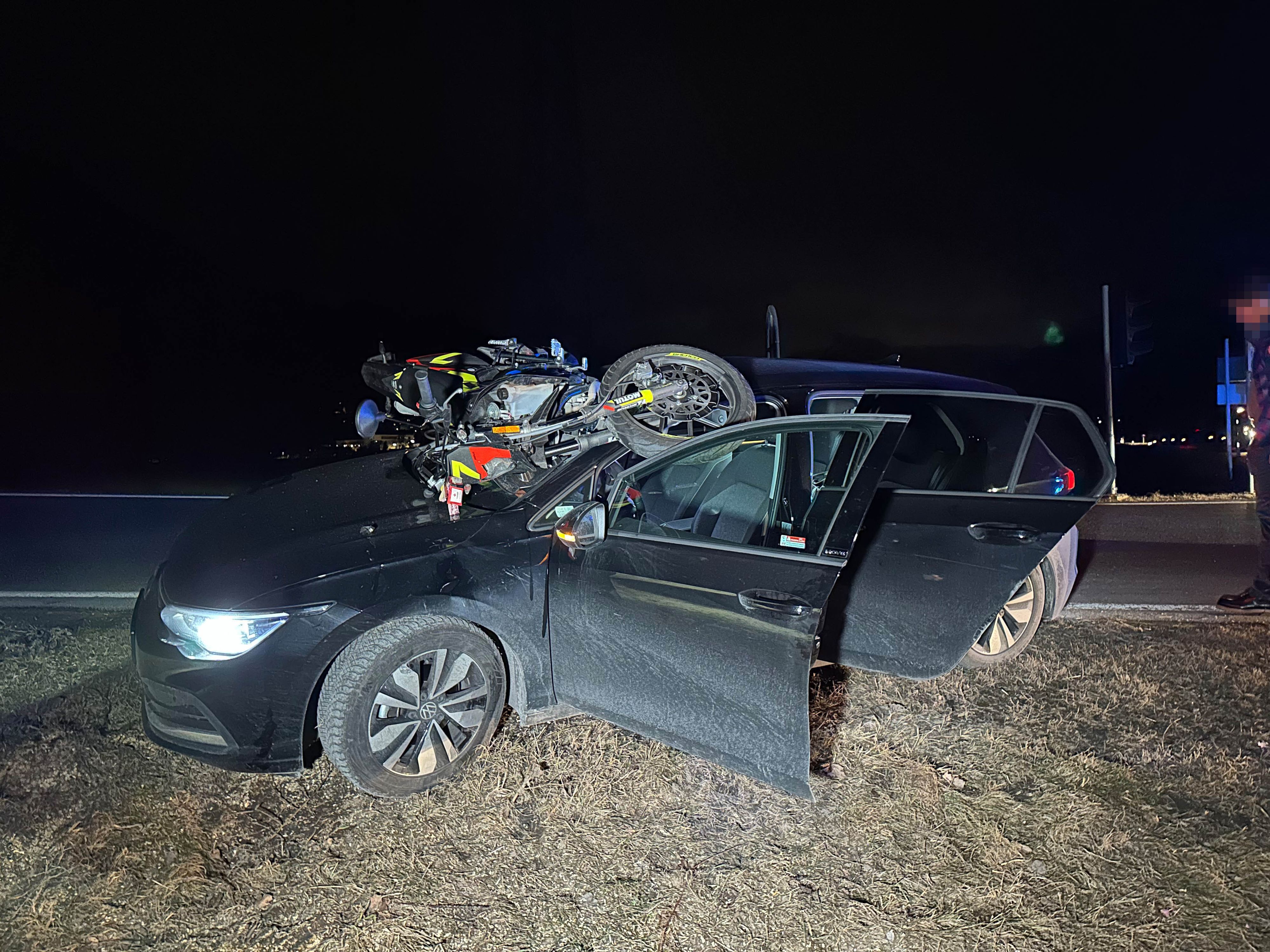 Bei einer Kollision mit einer 53-Jährigen wurde am Freitag ein 15-jähriges Mädchen, es war mit dem Moped unterwegs, verletzt.