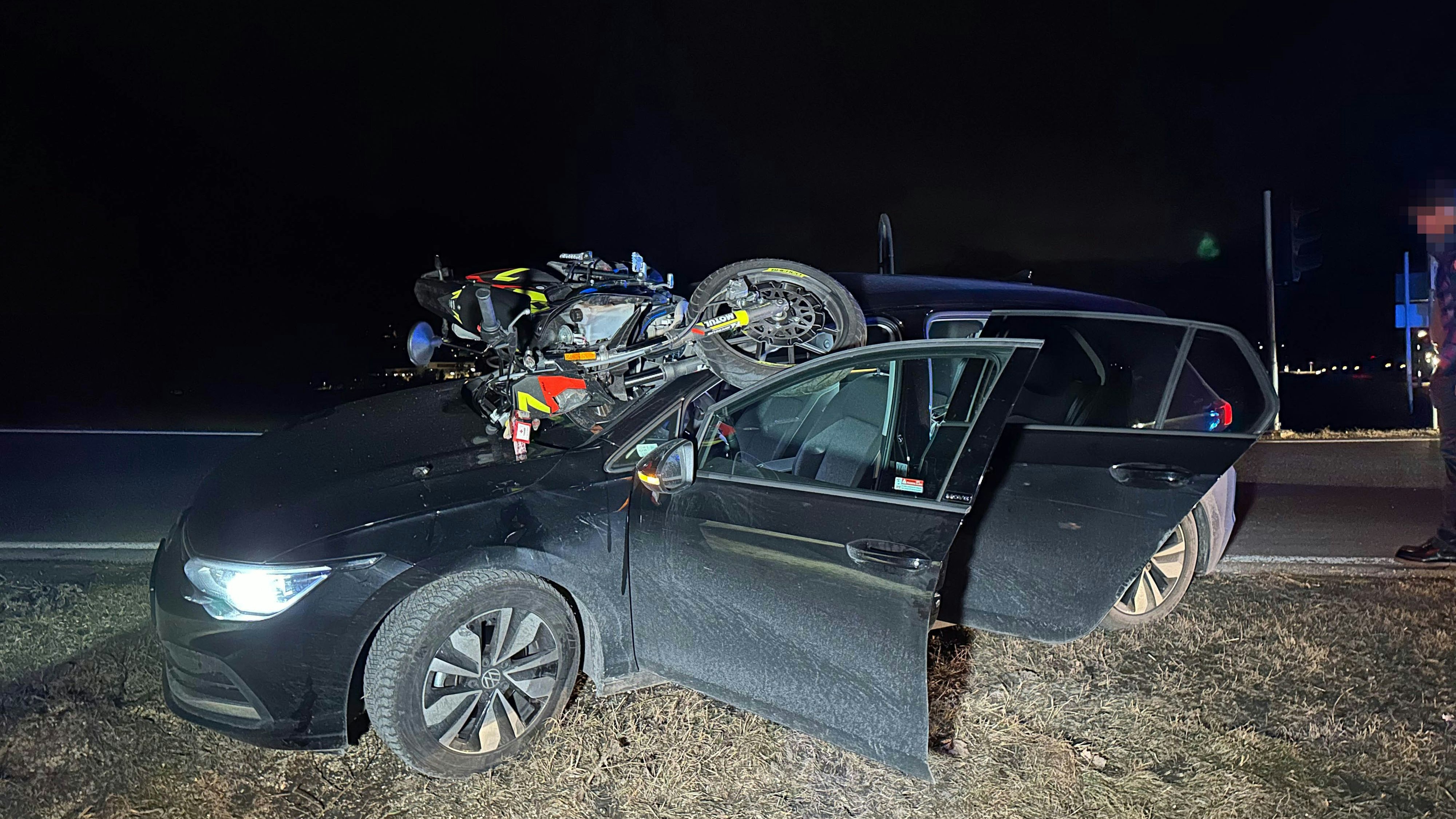 Bei einer Kollision mit einer 53-Jährigen wurde am Freitag ein 15-jähriges Mädchen, es war mit dem Moped unterwegs, verletzt.