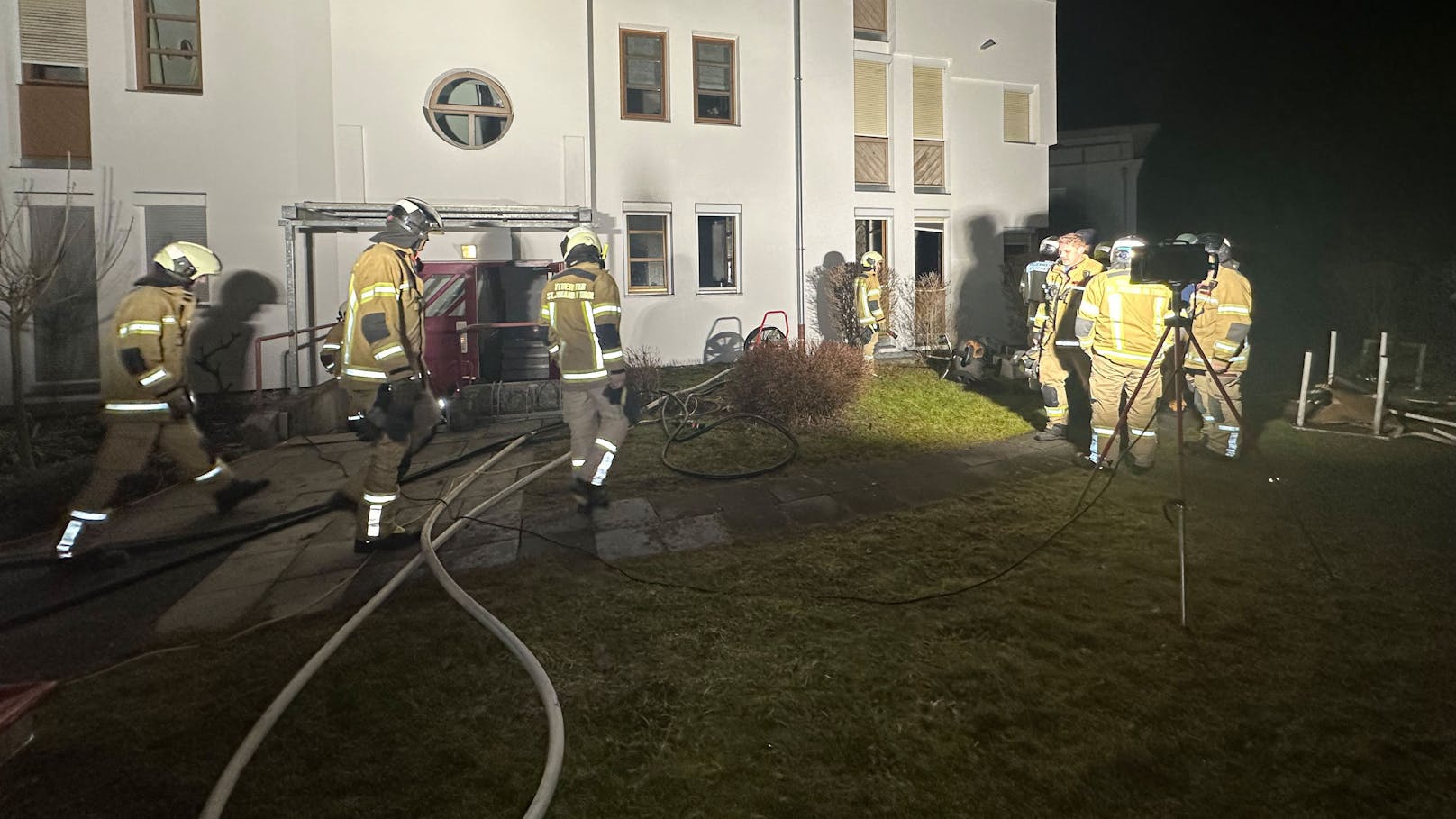 In St. Johann in Tirol kam es am Freitag (09.02.2024) zu einem großen Feuerwehreinsatz. 