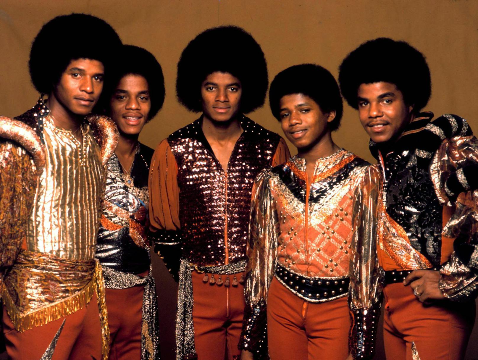 Die "Jackson 5", eine von den Brüdern Michael, Jermaine, Tito, Jackie und Marlon Jackson gegründete Band, stiegen in den späten 1960er Jahren zu Ruhm auf. Mit Hits wie "I Want You Back", "ABC" und "I'll Be There" eroberten sie die Charts.