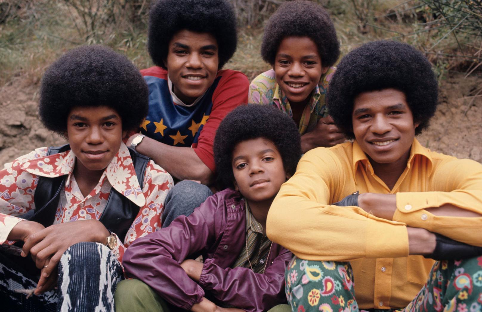 Michael begann seine Karriere als Mitglied der "Jackson 5", einer Popgruppe, die von seinen Brüdern geleitet wurde. Ihr Debütalbum "Diana Ross Presents The Jackson 5" war ein großer Erfolg.