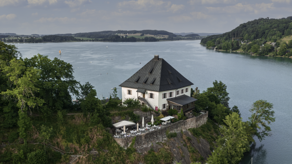 Eine Traumhochzeit mit atemberaubenden Panorama auf den Salzburger Mattsee gibt es zu gewinnen.