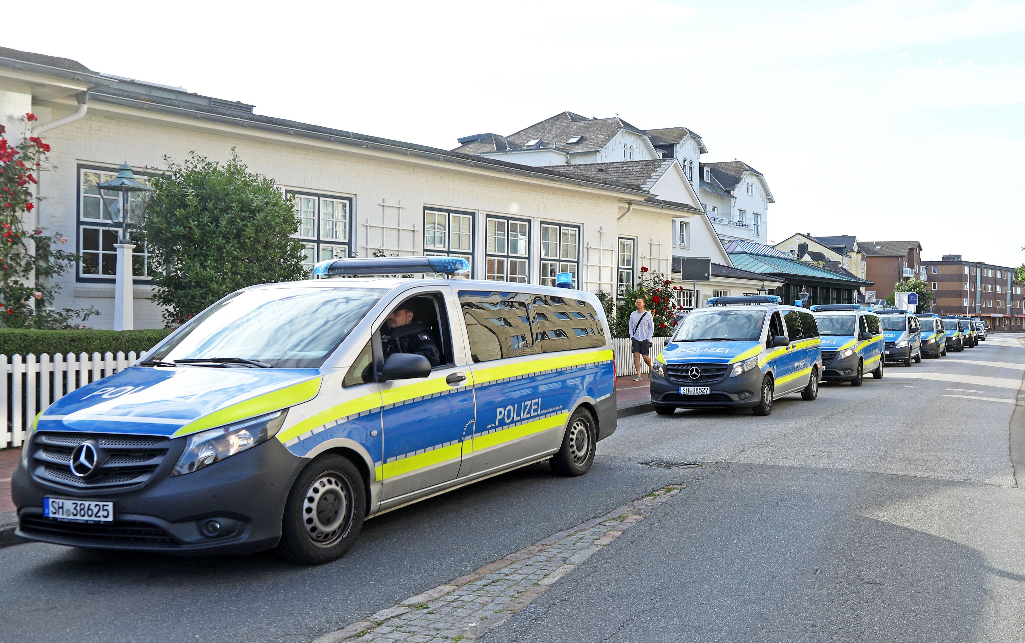 Die Polizei hat die Amok-Drohung registriert. Archivbild eines Polizeieinsatzes in Heide. 