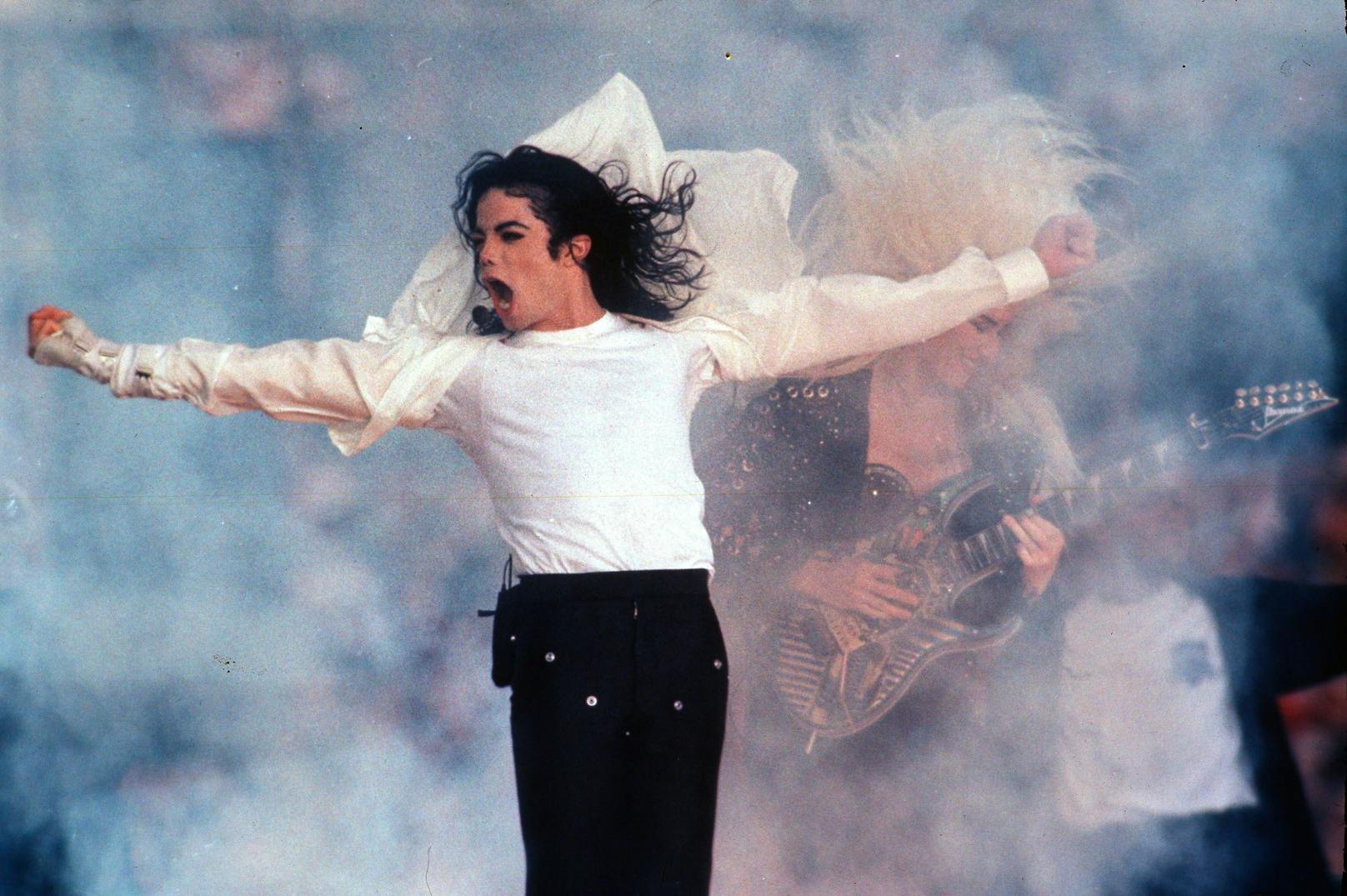 Trotz seines immensen Erfolgs hatte Michael Jackson aufgrund von exzessiven Ausgaben und Rechtsstreitigkeiten erhebliche finanzielle Probleme