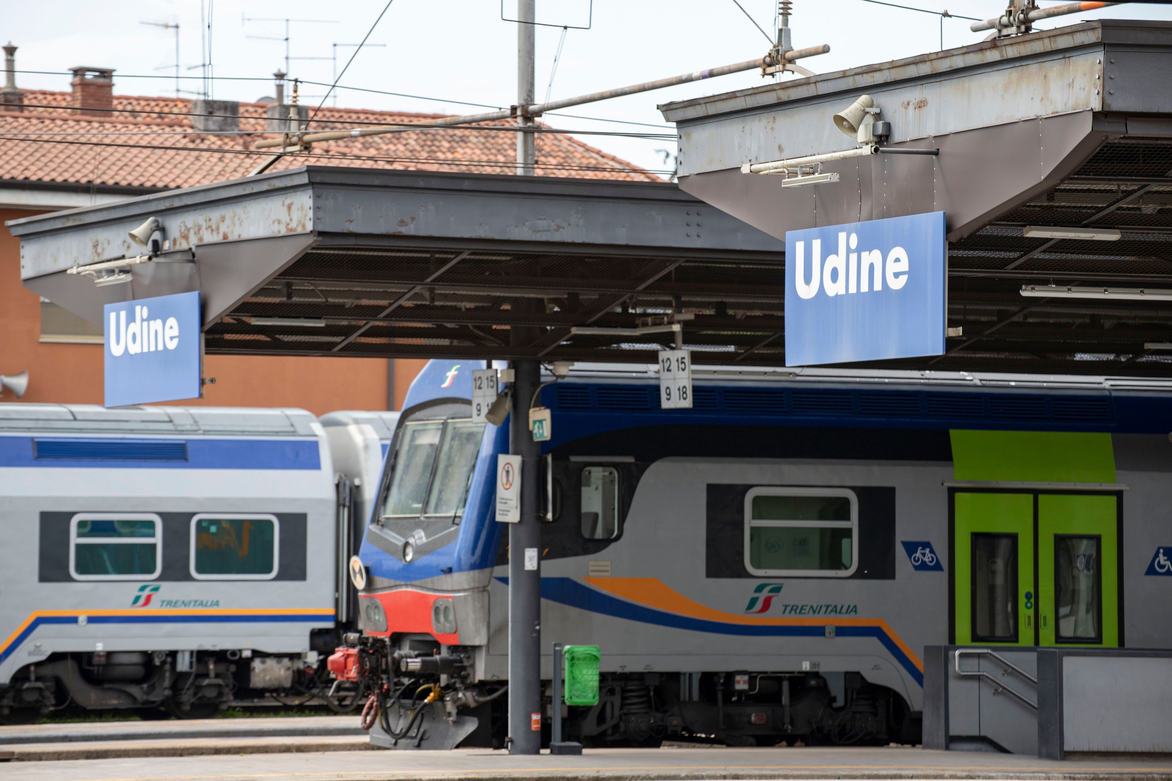 Für Montag ist ein Nationalstreik im Zugverkehr angekündigt. Betroffen sind die SAD-Züge, die Trenitalia-Züge (Symbolfoto) sowie die EC-Züge von ÖBB / Trenord.