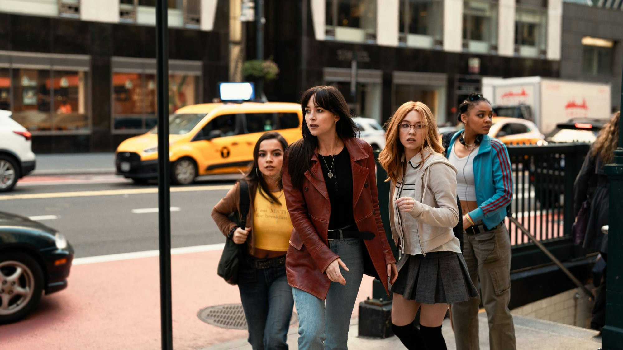 Anya Corazon (Isabela Merced), Cassandra Webb (Dakota Johnson), Julia Cornwall (Sydney Sweeney) und Mattie Franklin (Celeste O’Connor) in "Madame Web"