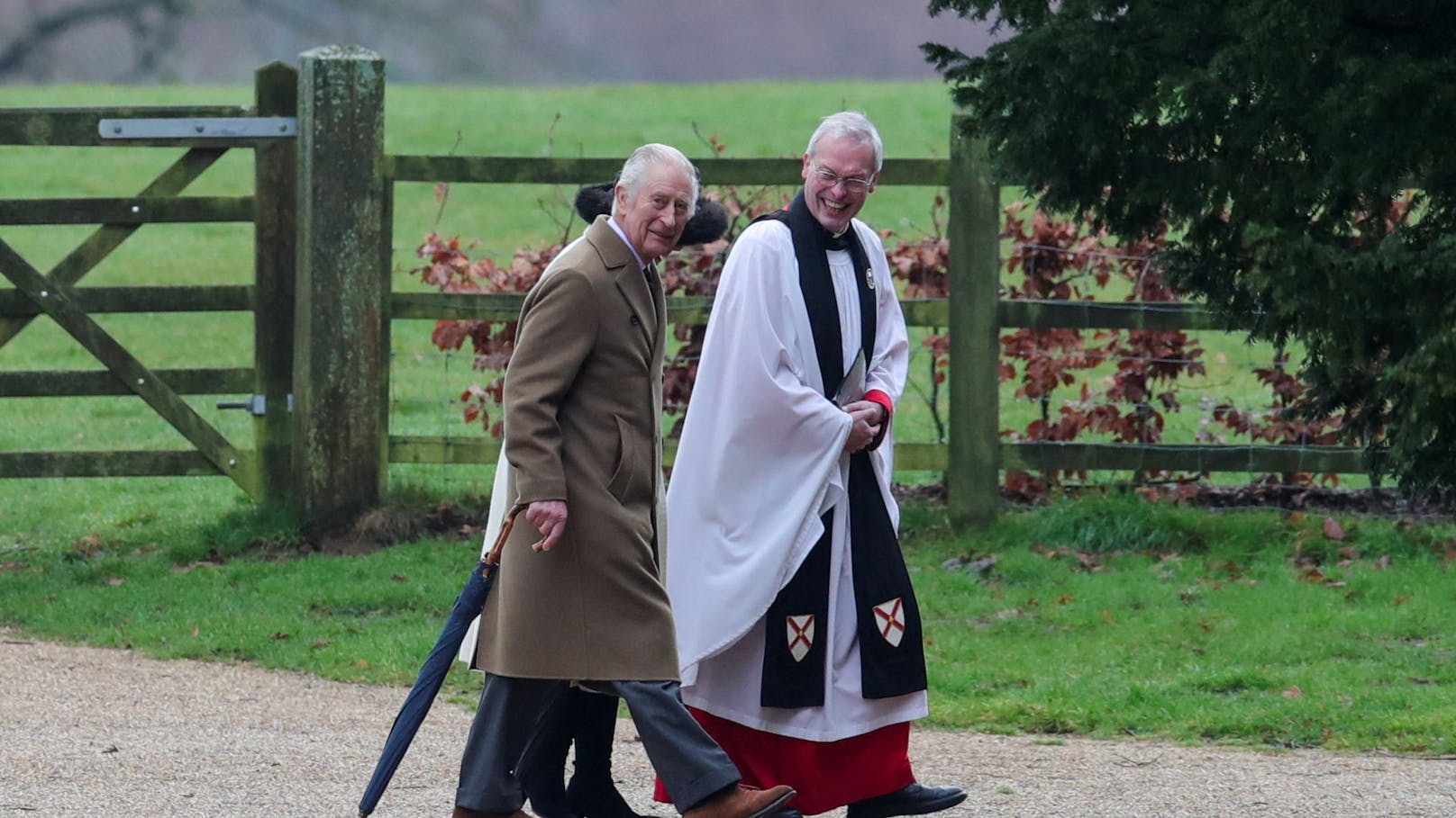 König Charles zeigte sich in Norfolk der Öffentlichkeit.