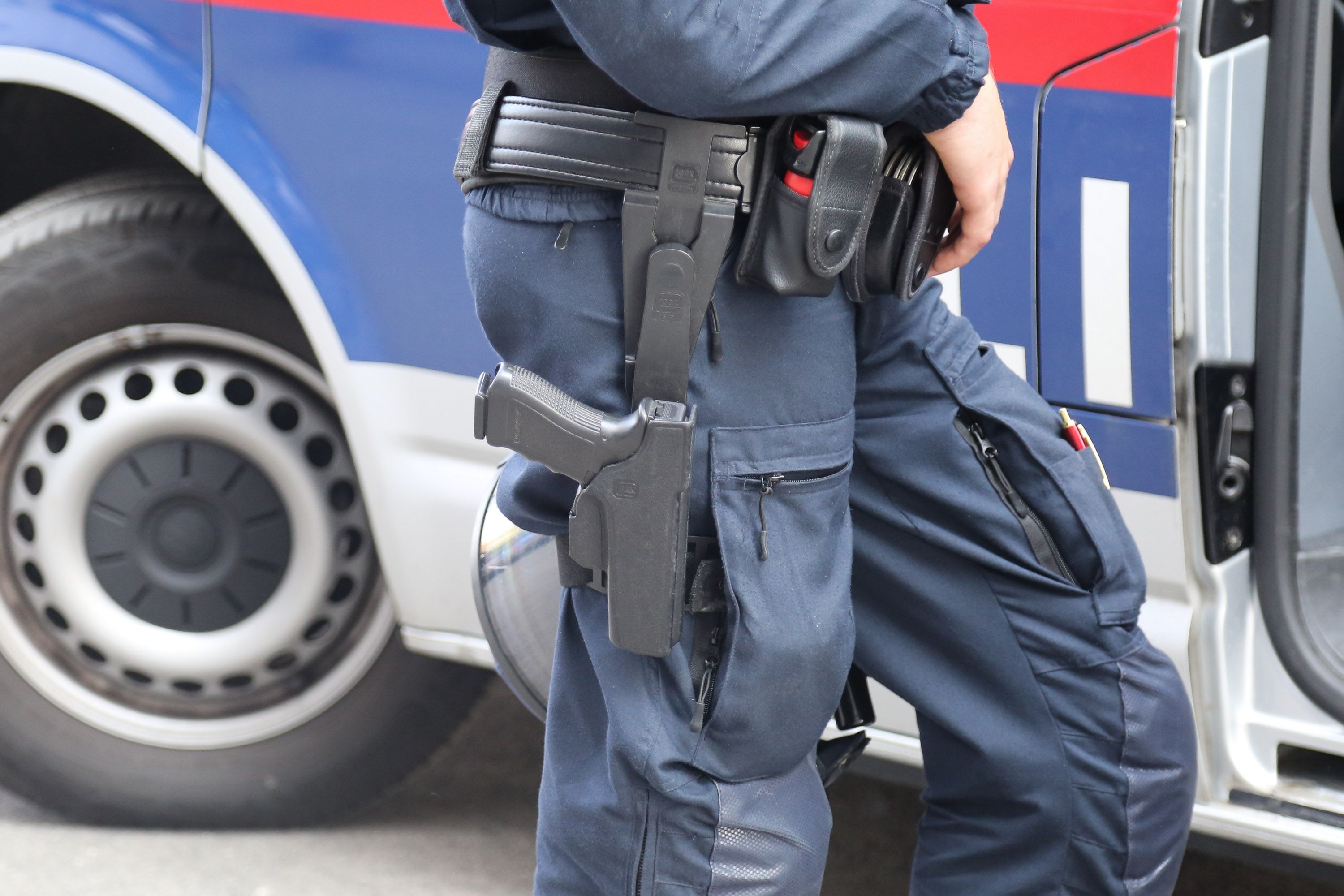 Die Polizisten leisteten Erste Hilfe – das missfiel einem alkoholisierten Bekannten der kollabierten Steirerin. 