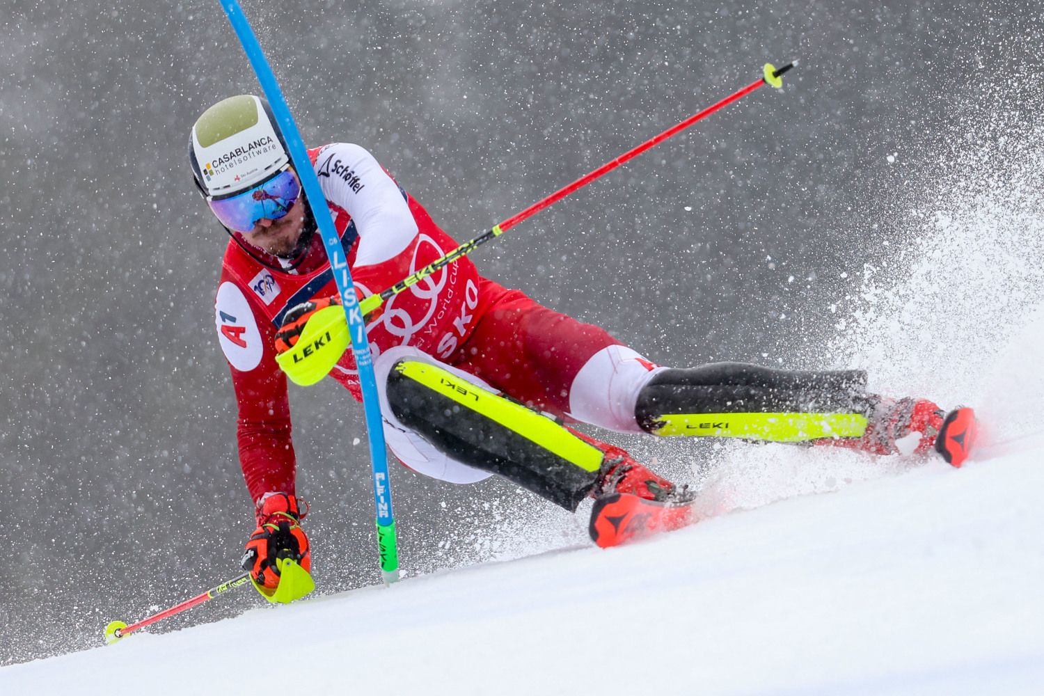 Manuel Feller behält im Schneetreiben den Durchblick.
