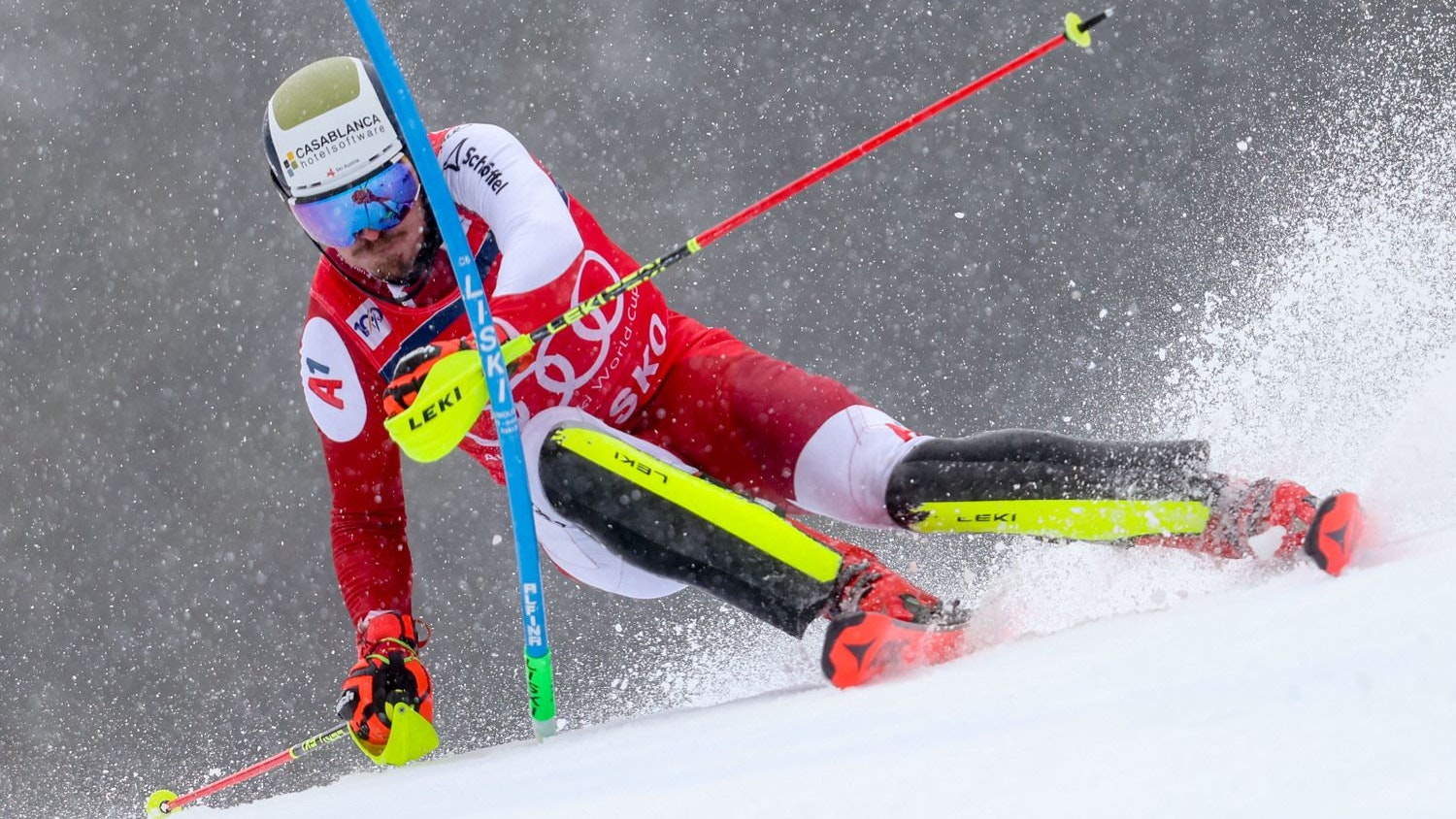 Manuel Feller behält im Schneetreiben den Durchblick.