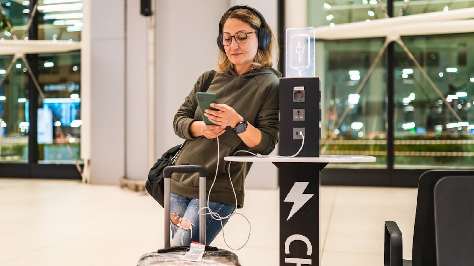 FBI warnt: Lade dein Handy niemals am Flughafen