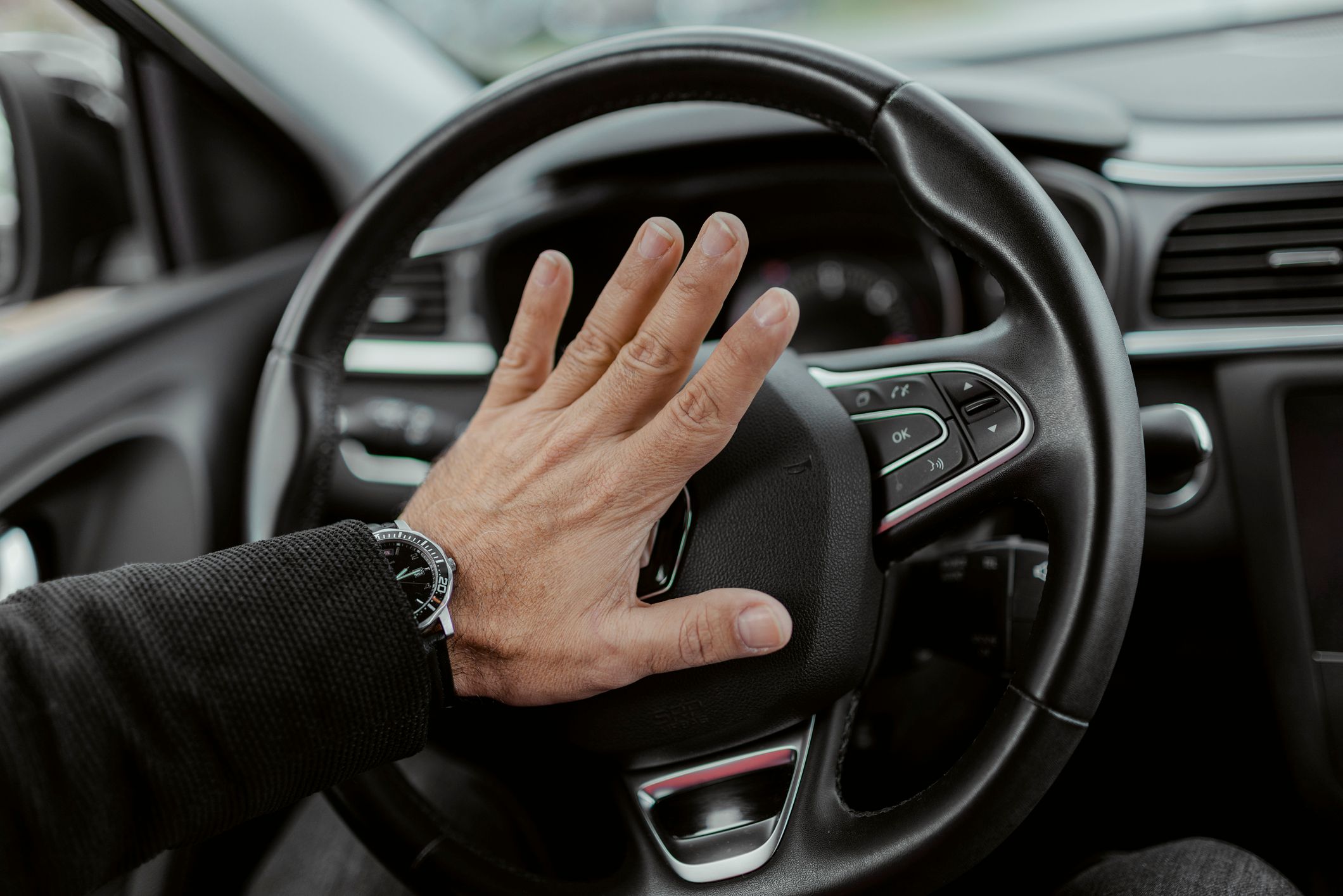 Zwei Drittel der Befragten einer Umfrage des KfV finden, dass der Umgang im Straßenverkehr aggressiv ist.