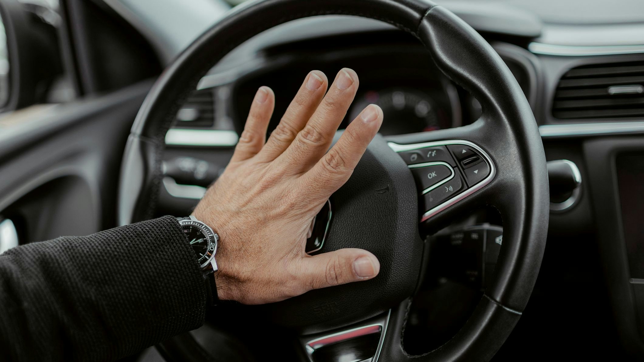 Zwei Drittel der Befragten einer Umfrage des KfV finden, das der Umgang im Straßenverkehr aggressiv ist. 