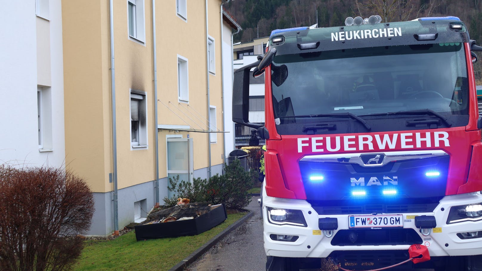 Feuer in Wohnhaus – fünf Kinder unter den Verletzten