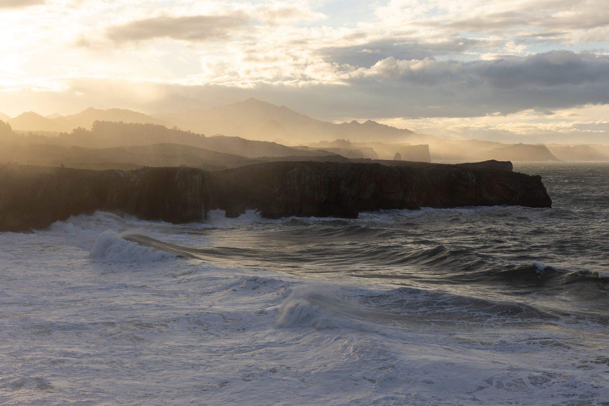 Blick auf die Atlantikküste im Norden Spaniens. Europa profitiert von der Atlantischen Umwälzströmung in besonderem Ausmaß.