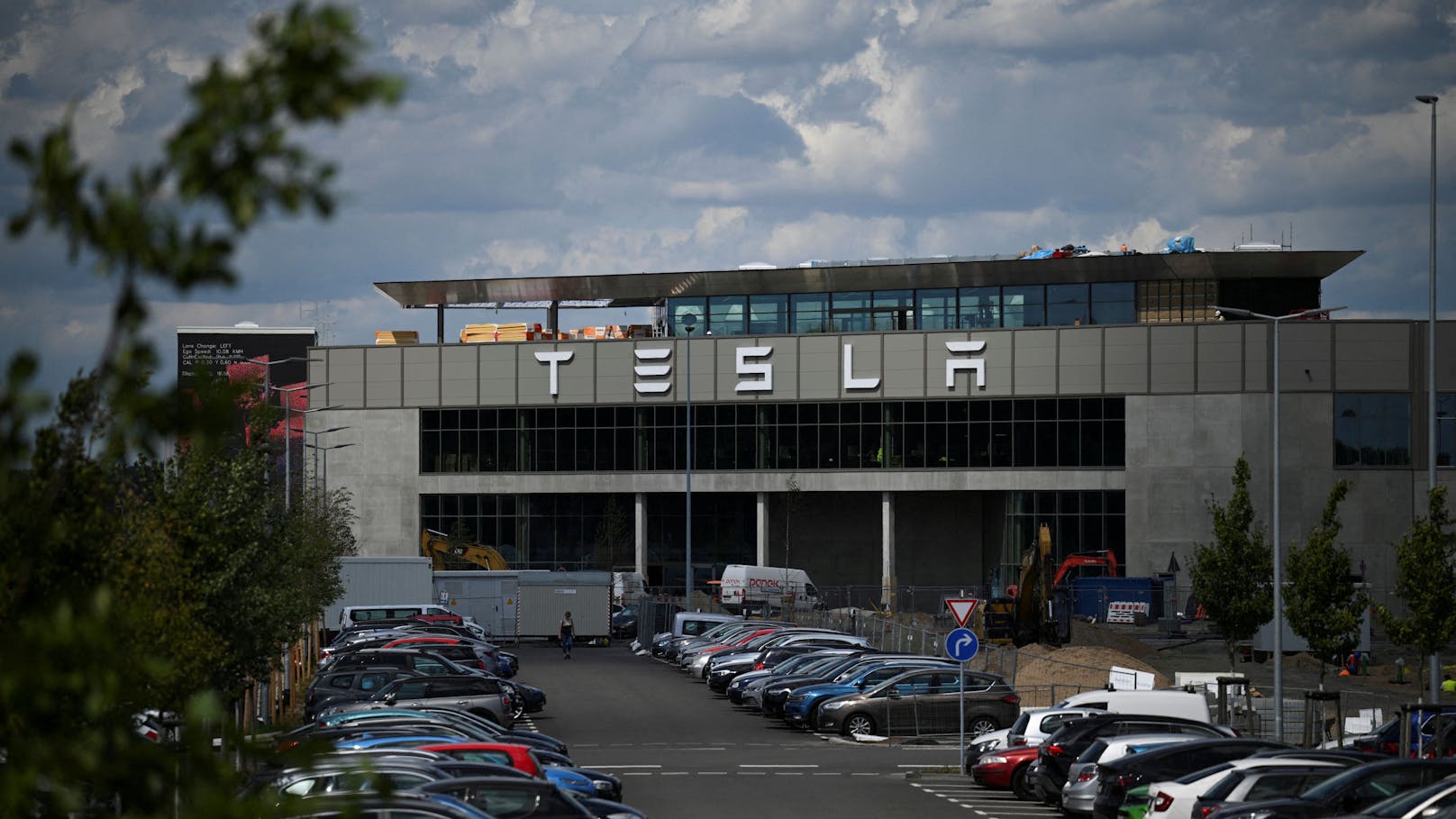 Tesla fährt sein Werk in Deutschland wieder hoch