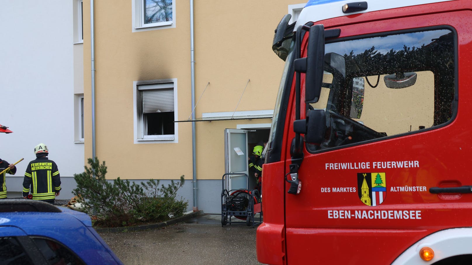 Zuerst retteten die eintreffenden Einsatzkräfte vier Kinder aus der Wohnung.