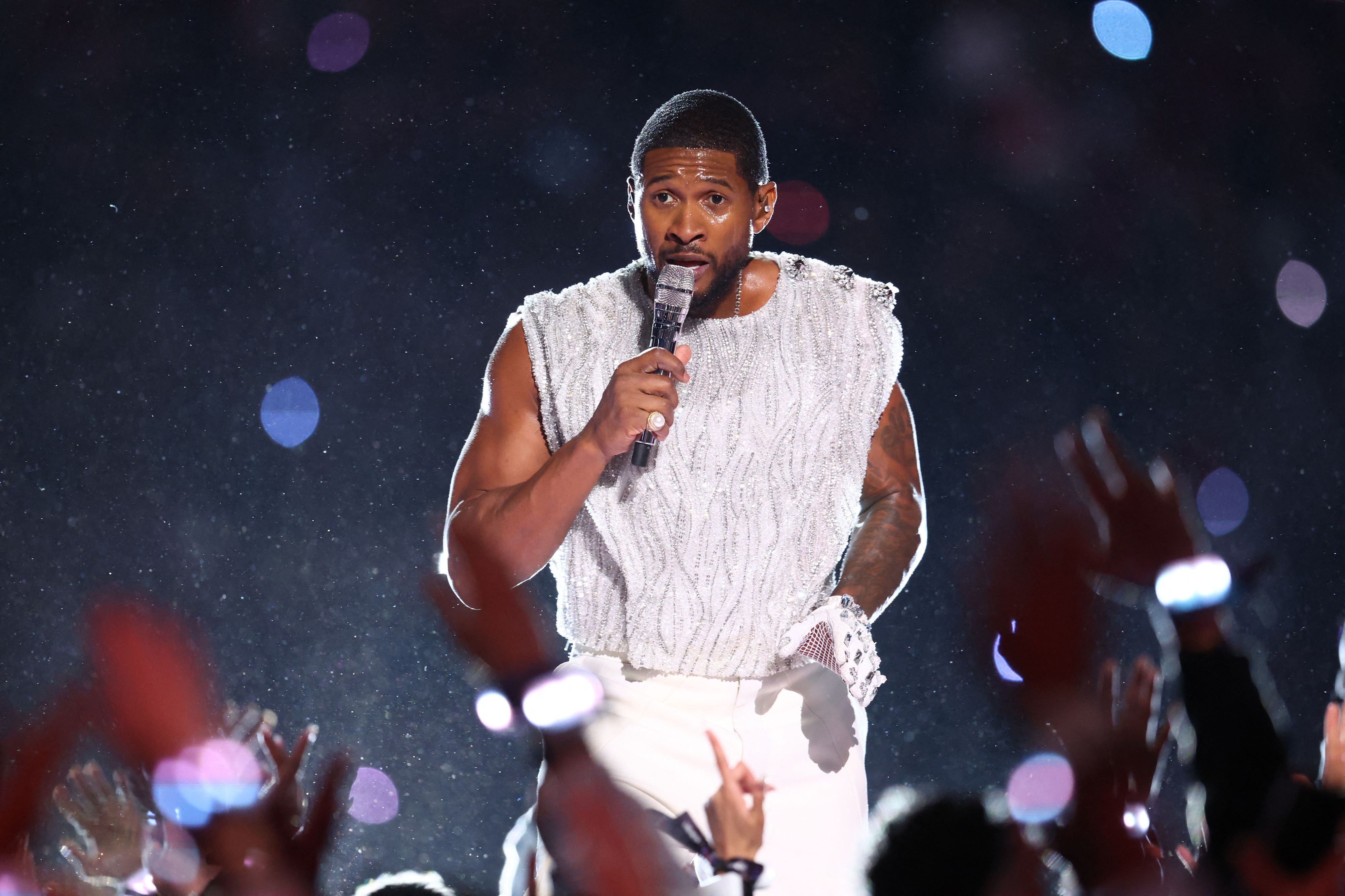 Usher hatte dieses Jahr die Ehre, für die Halbzeitshow beim Superbowl zu performen.  