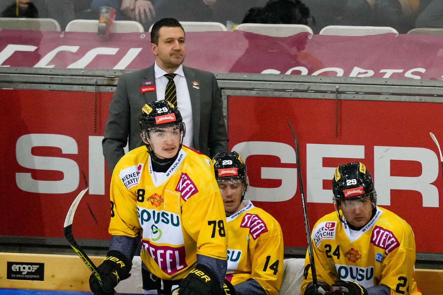 Coach Dolezal und seine Caps scheiden aus.