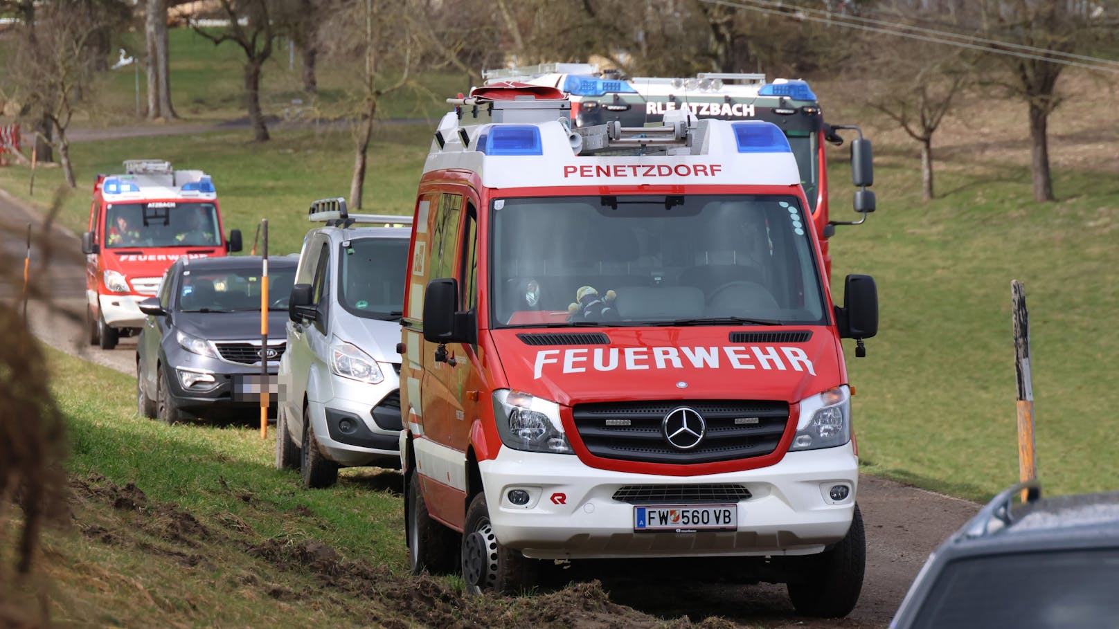 Ein Absturz mit einem Bagger in einem Waldstück in Niederthalheim (Bez. Vöcklabruck) endete für einen Forstarbeiter tödlich.