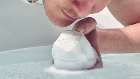 Lush sorgt mit seiner "Saltbomb" für Lacher.