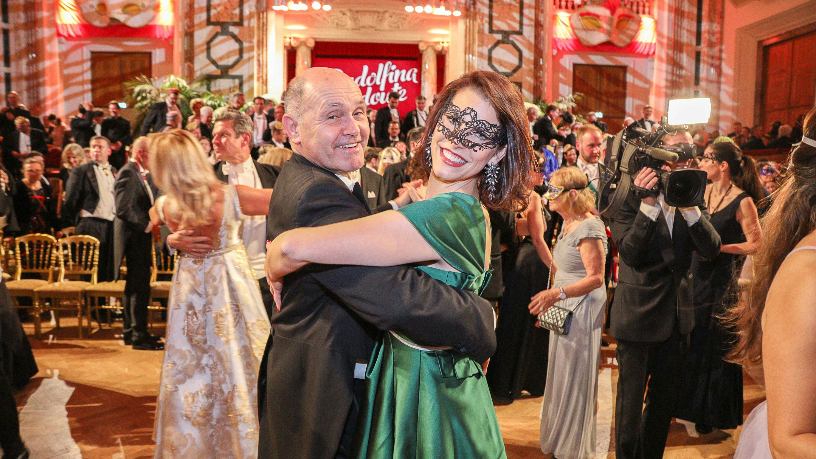 Karoline Edtstadler und Wolfgang Sobotka machten die Tanzfläche unsicher