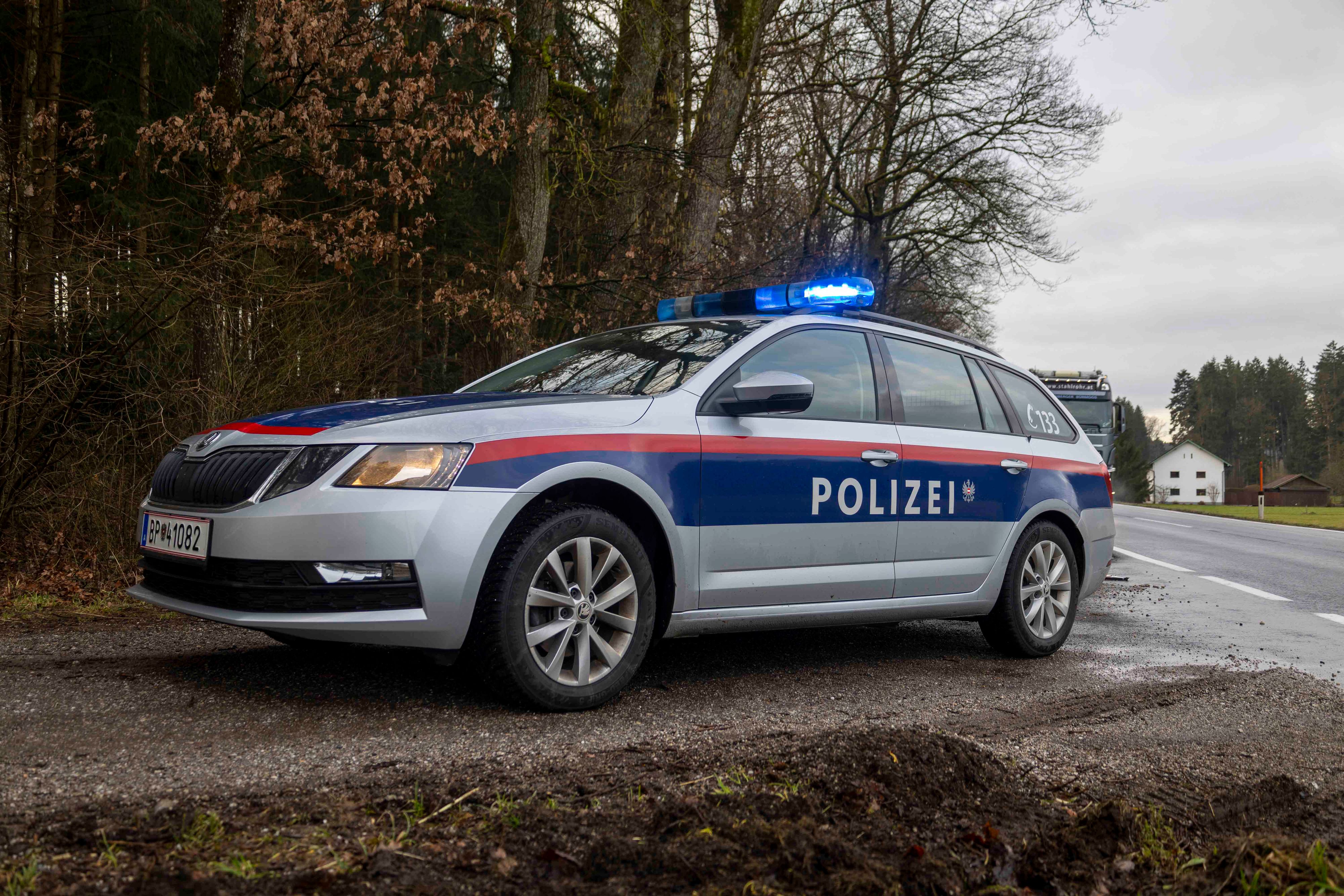 Die Polizei hat mit den Ermittlungen zu dem Unfall bereits begonnen.