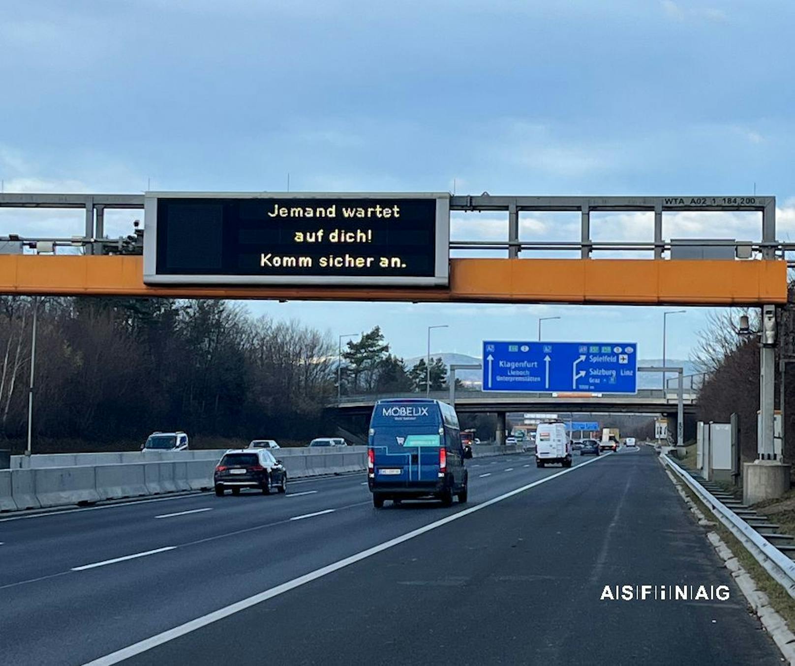 In ganz Österreich bekommen Autofahrer derzeit Botschaften zum Valentinstag zu lesen.