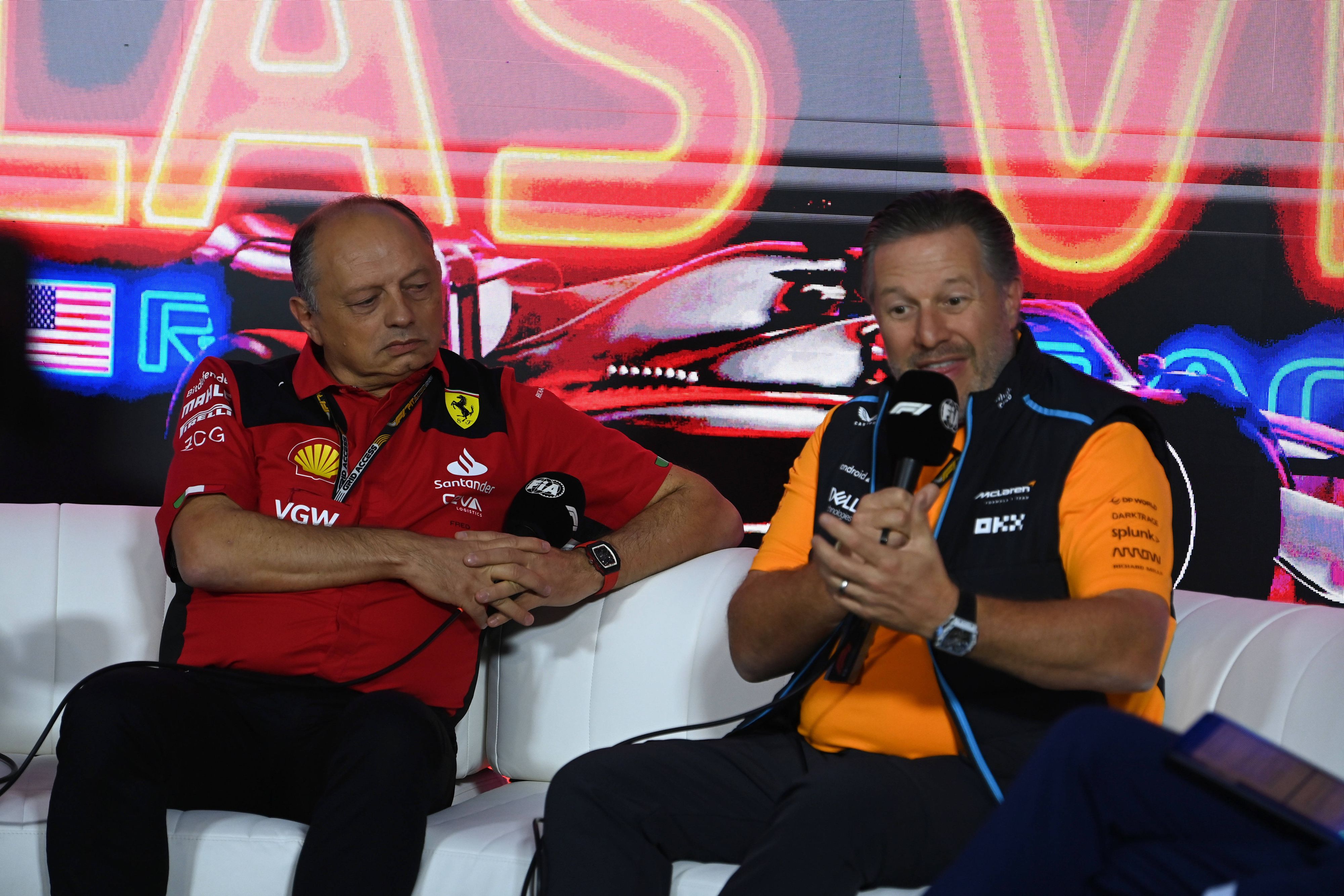 Zak Brown (r.) stört die Zweigleisigkeit von Red Bull.