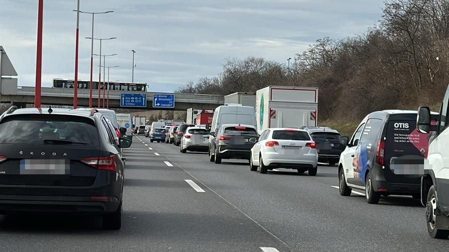 1 Stunde Wartezeit! Crash löst Riesen-Tangentenstau aus