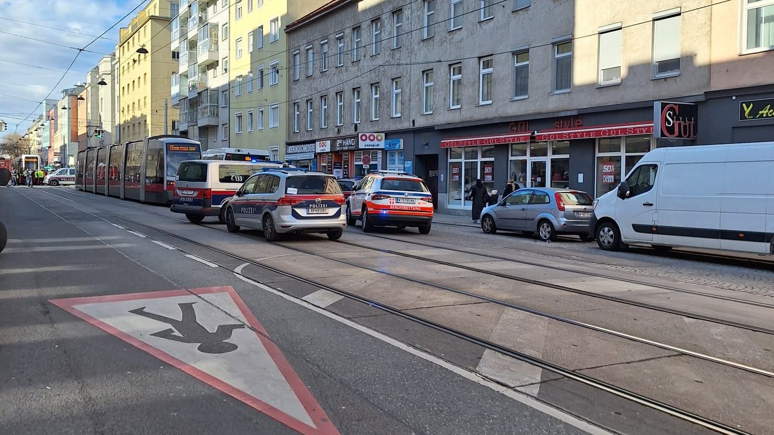 Bim erfasst Mädchen (9) in Wien – Heli muss kommen