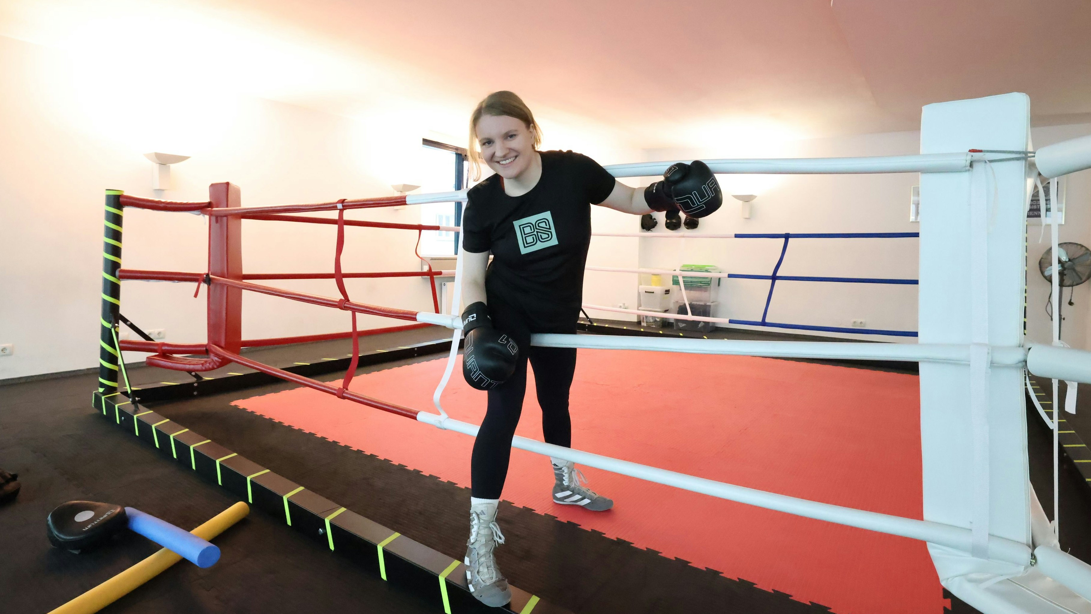 Angefangen hat Ines selbst als Kundin. Heute ist sie eine Motivation für andere Frauen, in den Ring zu steigen.