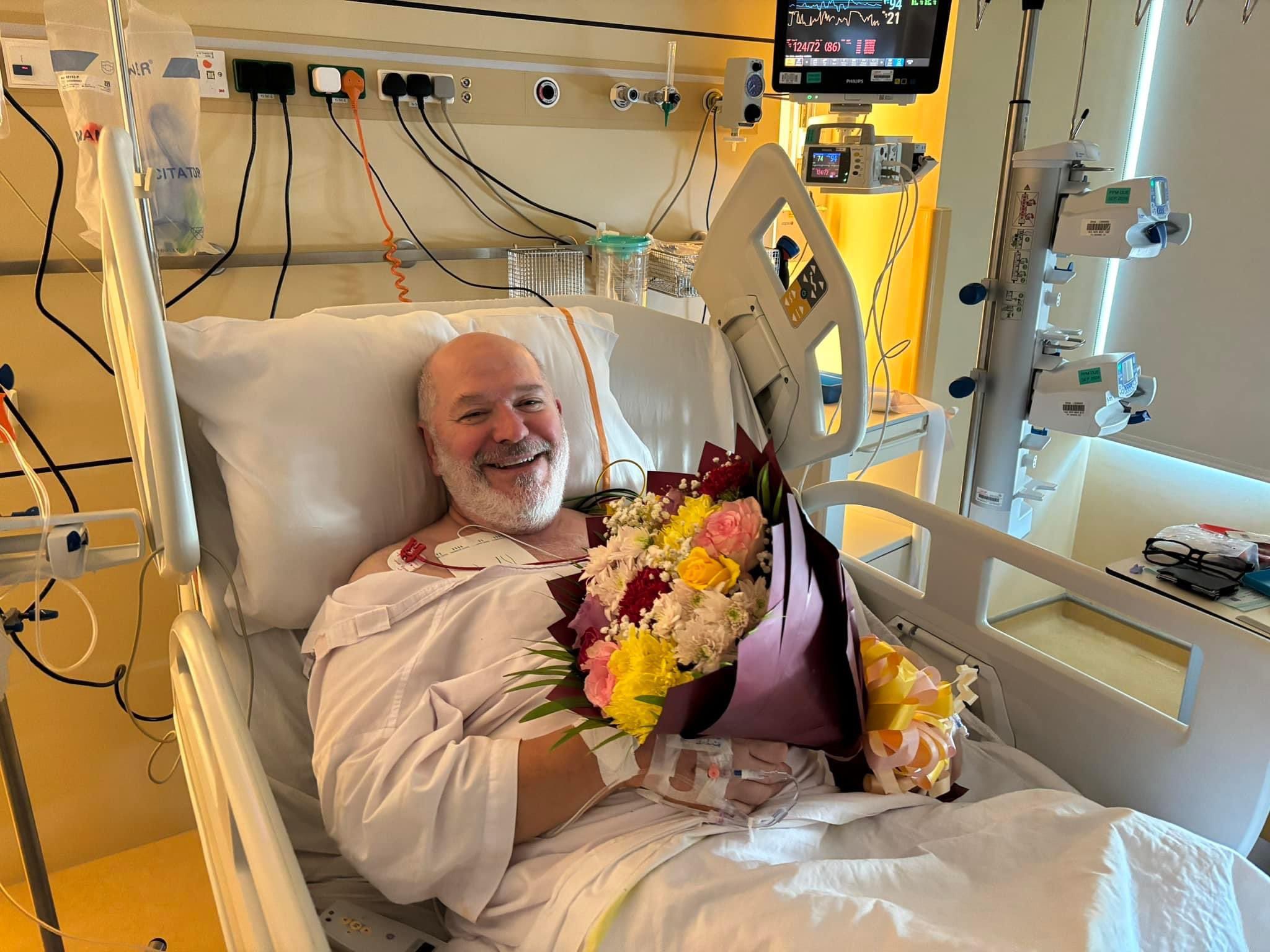 Gemeinderat Omar Al-Rawi erholt sich in einem Krankenhaus in Dubai nach einem Herzanfall.