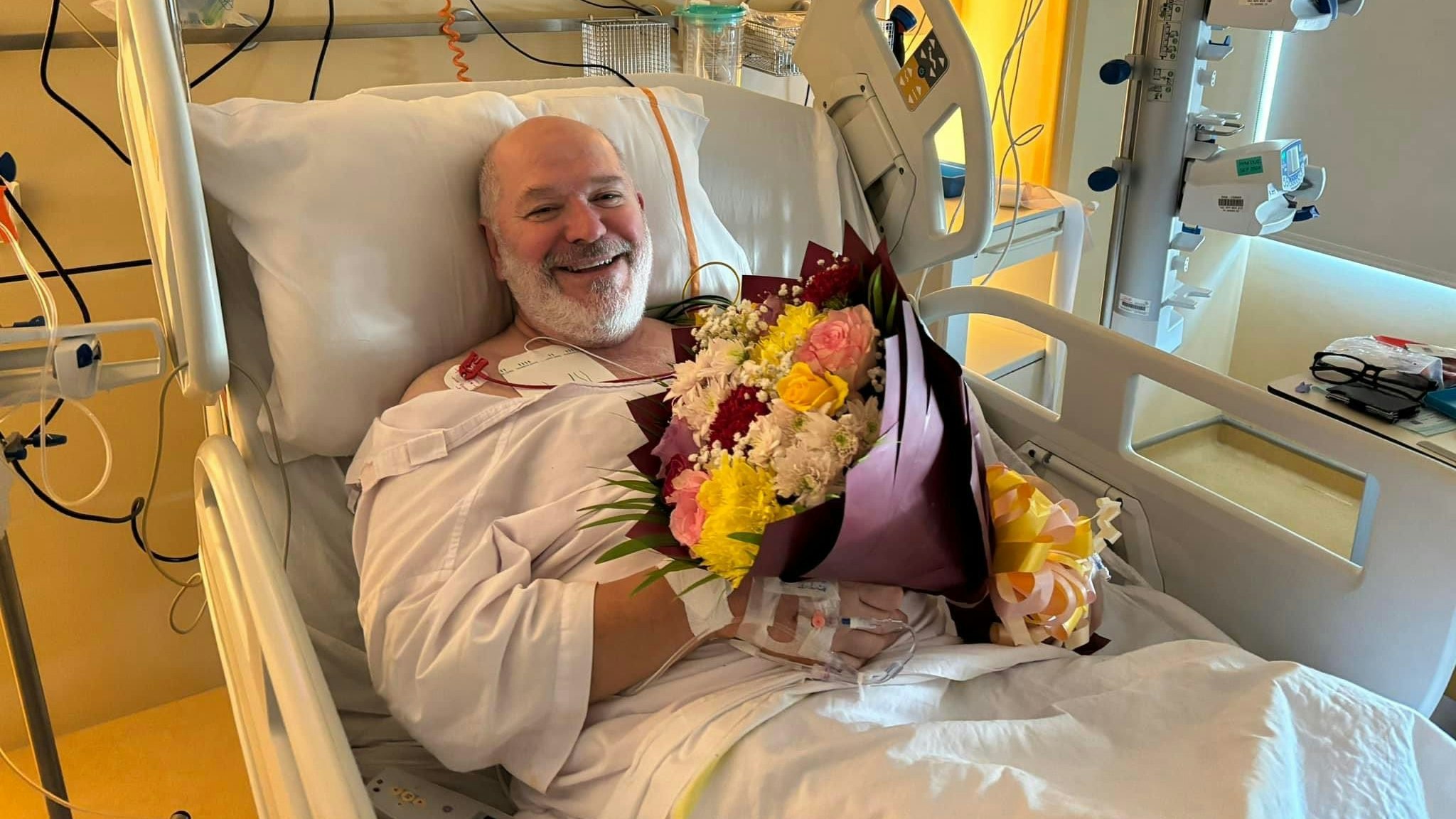 Gemeinderat Omar Al-Rawi erholt sich in einem Krankenhaus in Dubai nach einem Herzanfall.