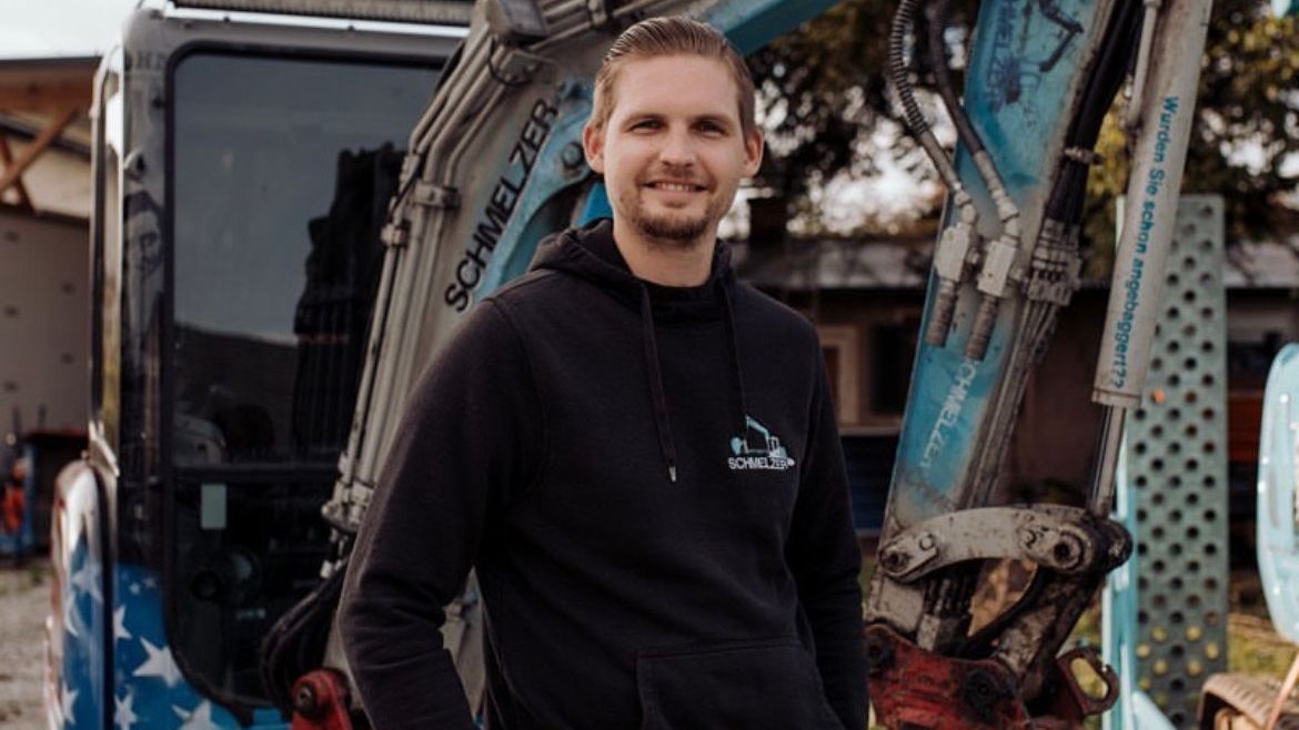 Der ehemalige Motorrad-Polizist Daniel Schmelzer ist als "Anbaggerer" in Graz und im Netz erfolgreich.