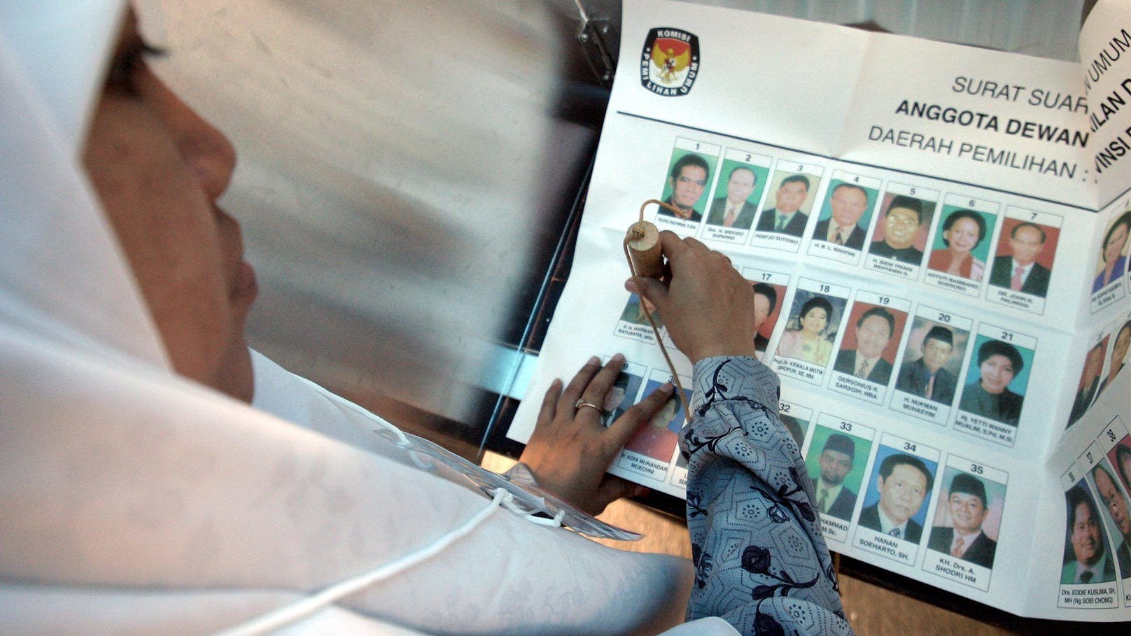Wahlen in Indonesien fordern 900 Todesopfer