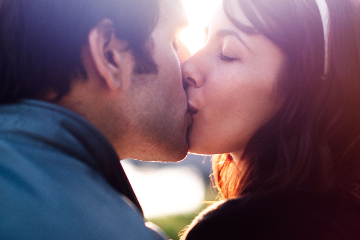 Ein Kuss ist eine Wohltat für Geist und Körper.