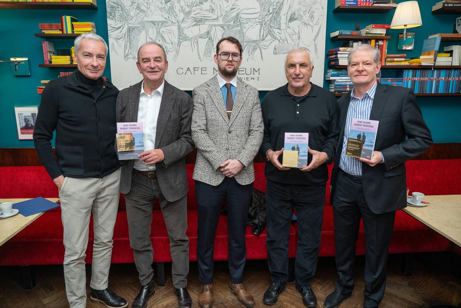 Herbert Prohaska, Hans Krankl, Eric Sebach sowie der Co-Autor des Buches Rainer Pariasek und Max Hauptmann. 