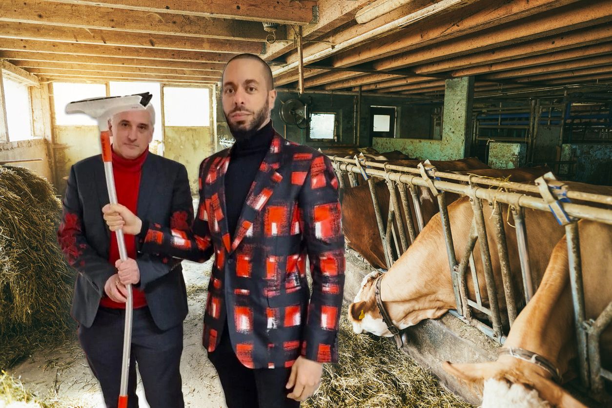 Die Anwälte des Landwirts Michael Dohr und Amir Ahmed (v.l.) mit dem Gummischrubber