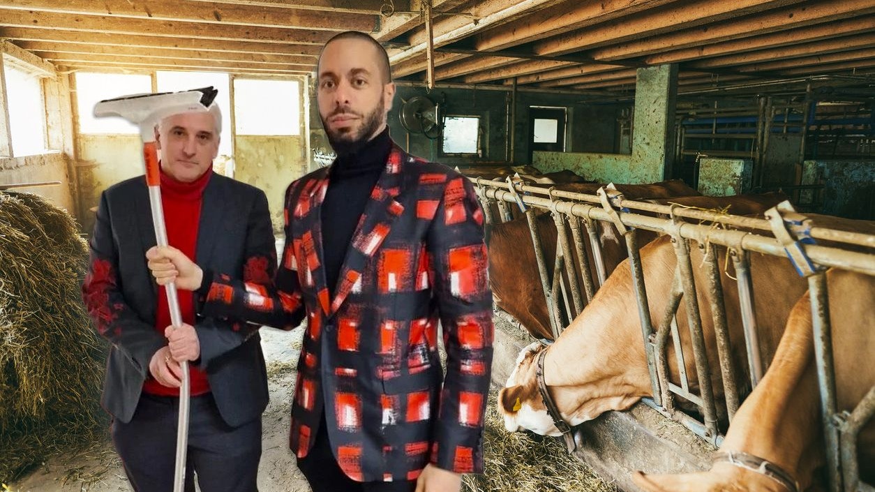 Die Anwälte des Landwirts Michael Dohr und Amir Ahmed (v.l.) mit dem Gummi-Schrubber